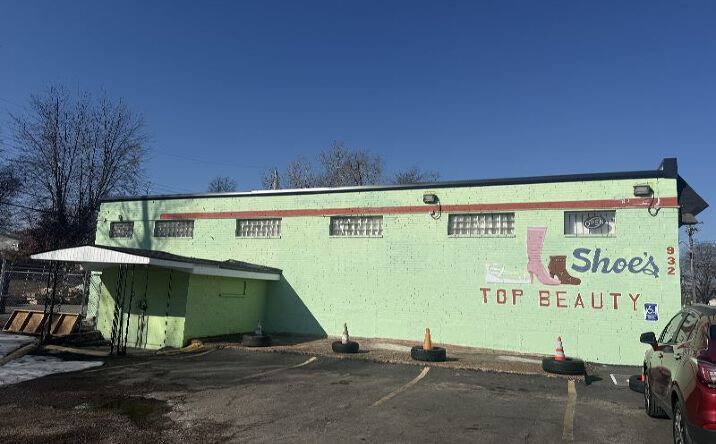 Pictures of Retail property located at 932 Airport Rd, St. Louis, MO 63135 for sales - image #1