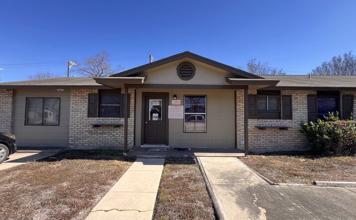 image of property at 7137 W MILITARY DR San Antonio TX 78227-2942
