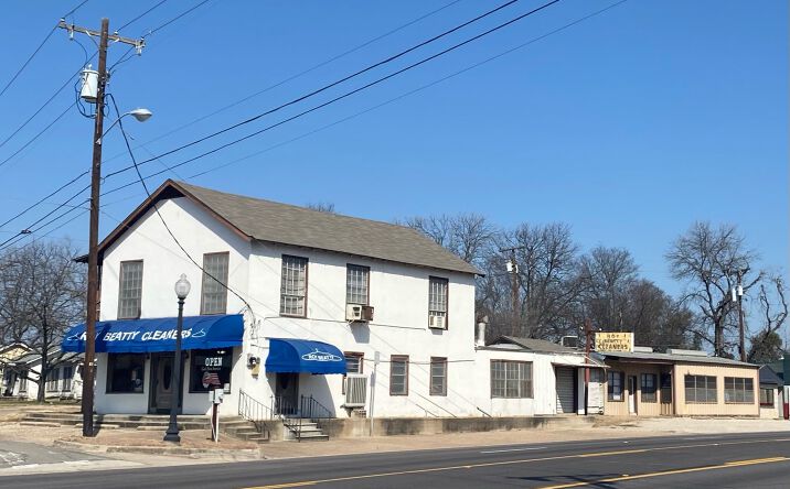 Pictures of Retail property located at 711-713 La Clede St, Waco, TX 76705 for sales - image #1