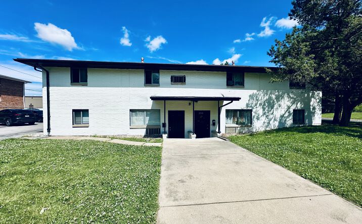 Pictures of Multifamily property located at 2613 W Wardcliffe Dr, Peoria, IL 61604 for sales - image #1