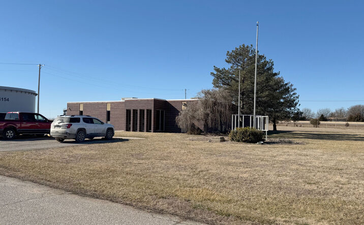 Pictures of Office property located at 3913 SW 10th St, El Dorado, KS 67042 for sales - image #1