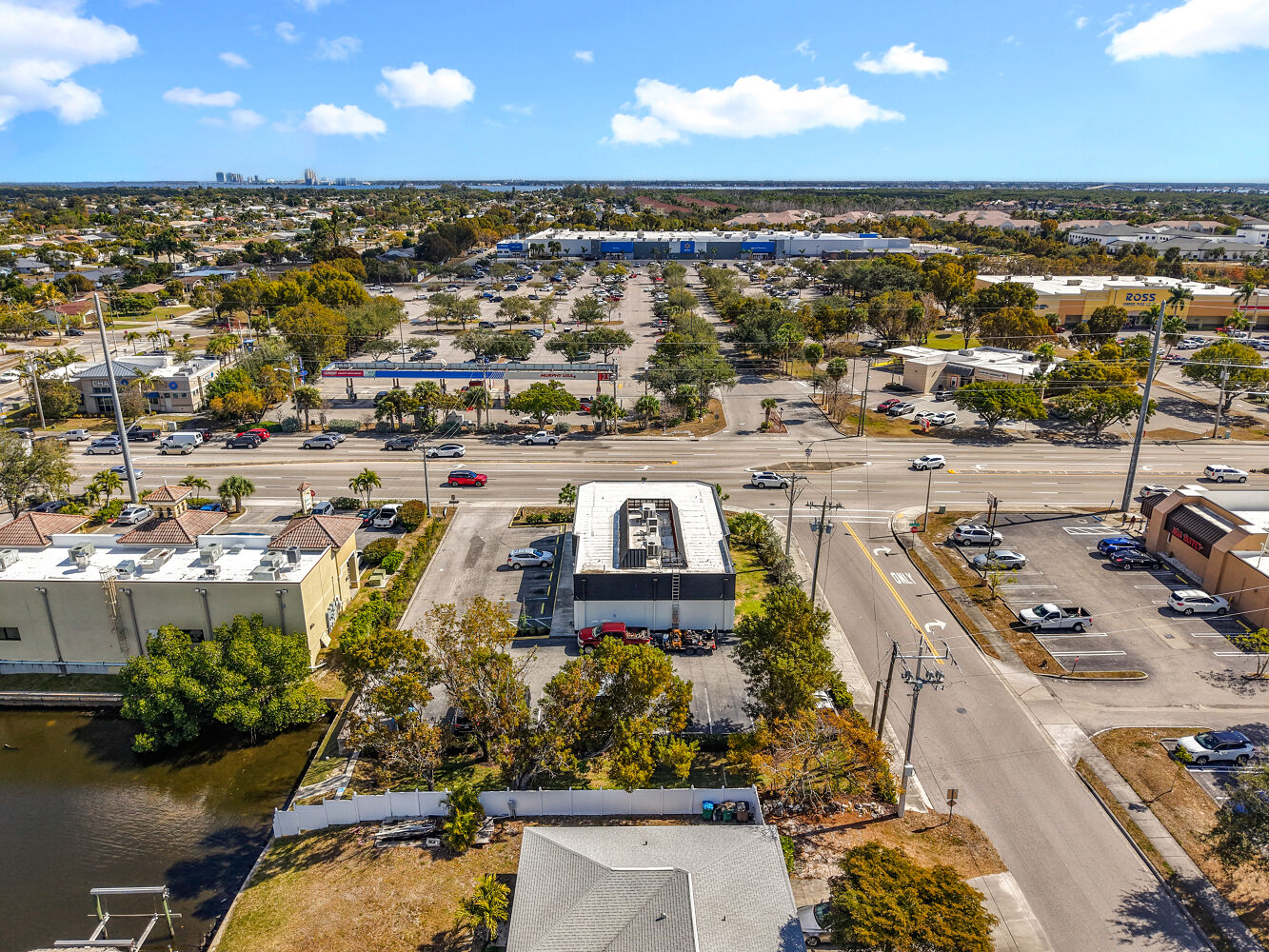1619 Del Prado Blvd S