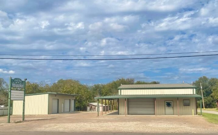 Pictures of Mixed Use, Office, Retail property located at 707 Avenue C, Valley Mills, TX 76689 for sales - image #1
