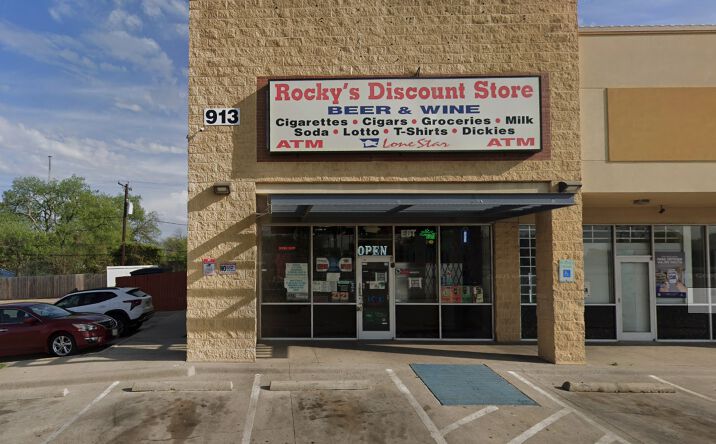 Pictures of Retail property located at 913 E Berry St, Fort Worth, TX 76110 for sales - image #1