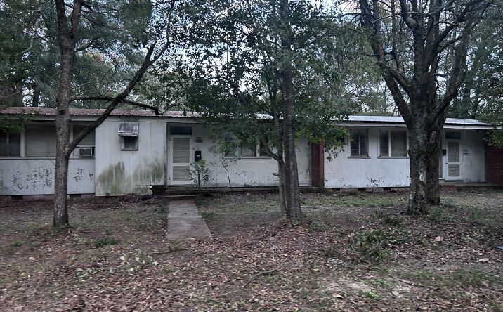 Pictures of Multifamily property located at 220 S 13th Ave, Hattiesburg, MS 39401 for sales - image #1