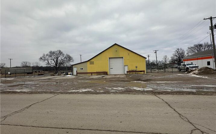Pictures of Industrial property located at 415 W Wilson Street, Ottawa, KS 66067 for sales - image #1