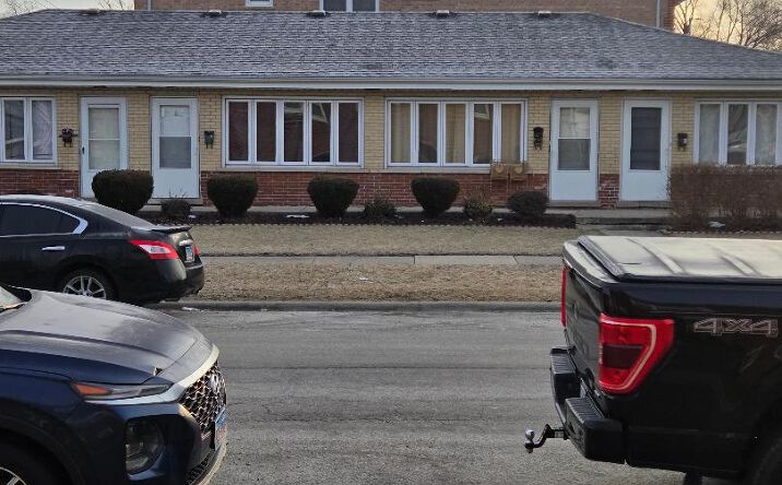 Pictures of Multifamily property located at 6124 W 79th Street, Burbank, IL 60459 for sales - image #1