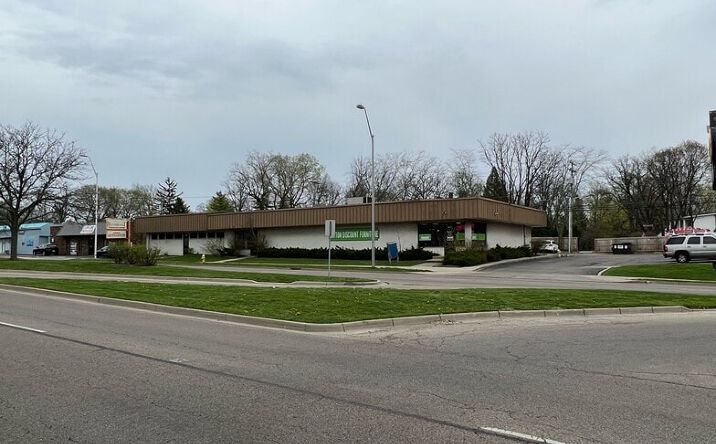 Pictures of Retail property located at 2882 S Dixie Dr., Dayton, OH 45409 for sales - image #1
