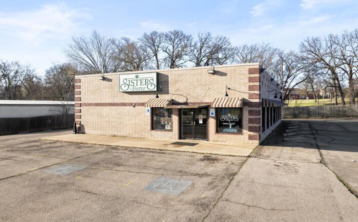 Pictures of Retail property located at 237 W Ferguson Rd, Mount Pleasant, TX 75455 for sales - image #1