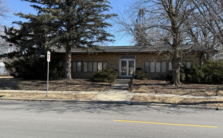Pictures of Office, Special Purpose property located at 820 Russell Rd, DeKalb, IL 60115 for sales - image #1