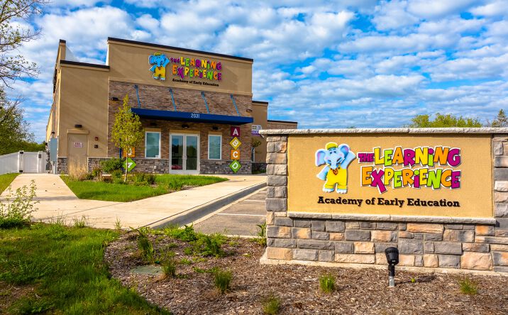 Pictures of Retail, Special Purpose property located at 2031 Meadow Ln, Waukesha, WI 53188 for sales - image #1
