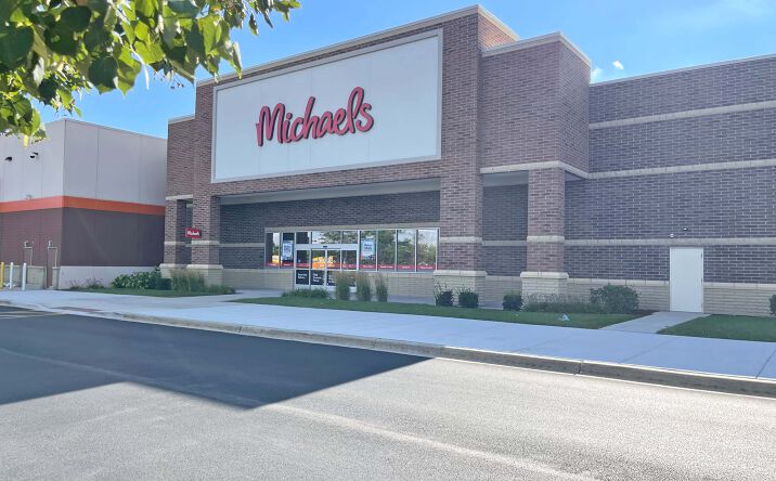 Pictures of Retail property located at 436 S Randall Rd, South Elgin, IL 60177 for sales - image #1