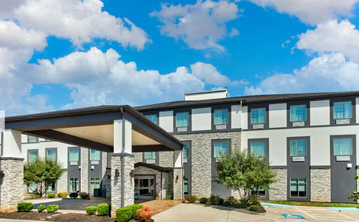 Pictures of Hospitality property located at 615 City Ctr Wy, Longview, TX 75605 for sales - image #1