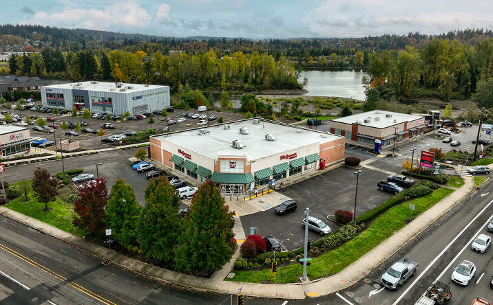 Pictures of Retail property located at 20100 McLoughlin Blvd, Gladstone, OR 97027 for sales - image #1