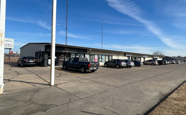 Pictures of Mixed Use, Office, Retail property located at 1027 W 21st St, South Sioux City, NE 68776 for sales - image #1