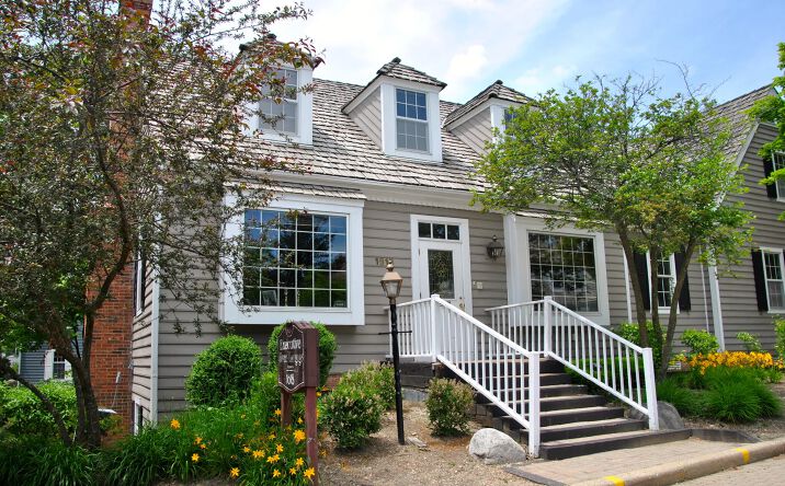 Pictures of Office property located at 1618 W Colonial Pkwy, Inverness, IL 60067 for sales - image #1