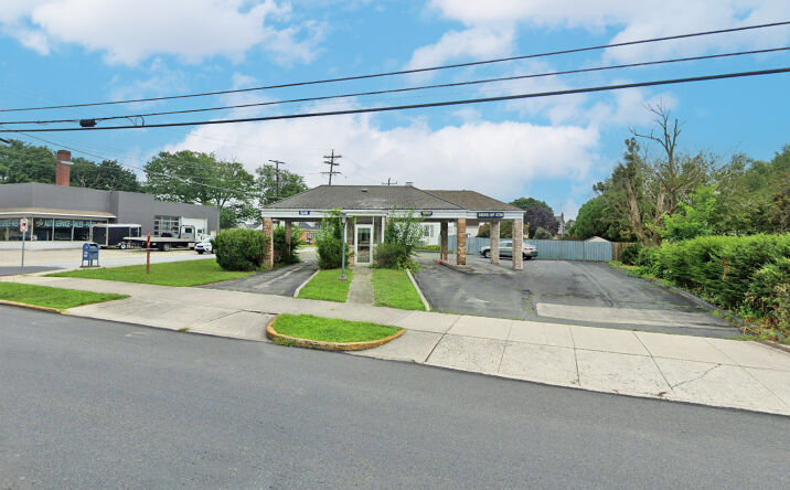 Pictures of Retail property located at 223 E King St, Littlestown, PA 17340 for sales - image #1
