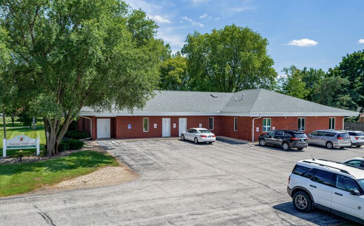 Pictures of Retail, Special Purpose property located at 1800 E Howard St, Pontiac, IL 61764 for sales - image #1