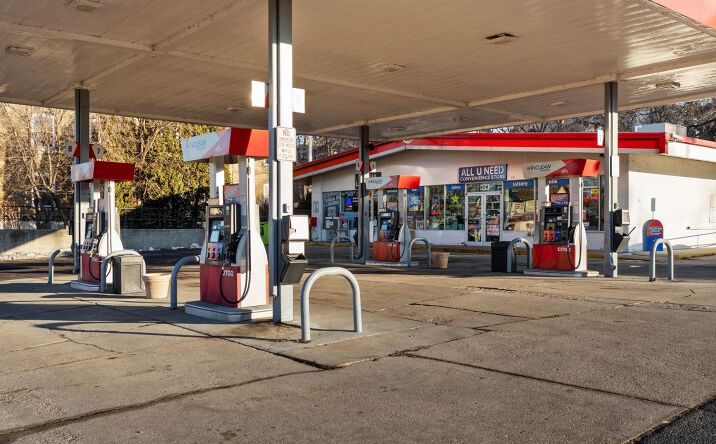 Pictures of Retail property located at 404 N Parker, Janesville, WI 53545 for sales - image #1
