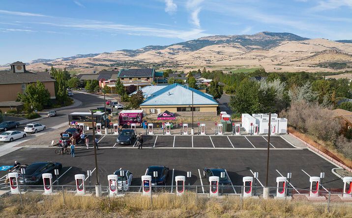 Pictures of Retail property located at 580 Clover Ln, Ashland, OR 97520 for sales - image #1