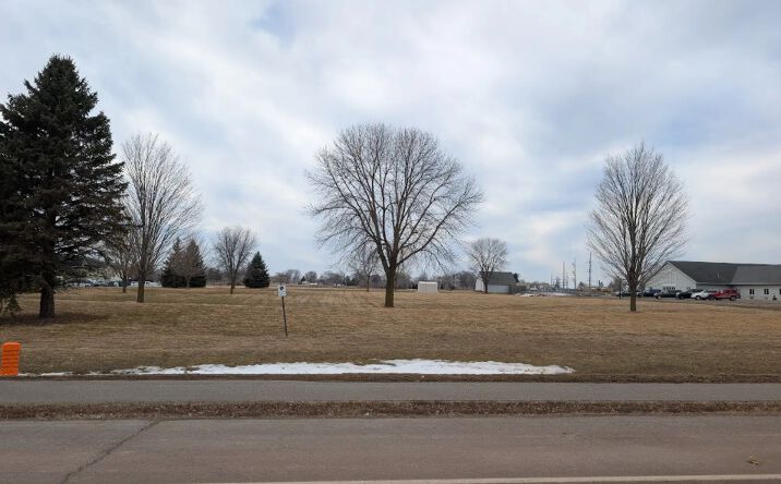 Pictures of Land, Multifamily property located at 890 Kingsway Dr, Le Sueur, MN 56058 for sales - image #1