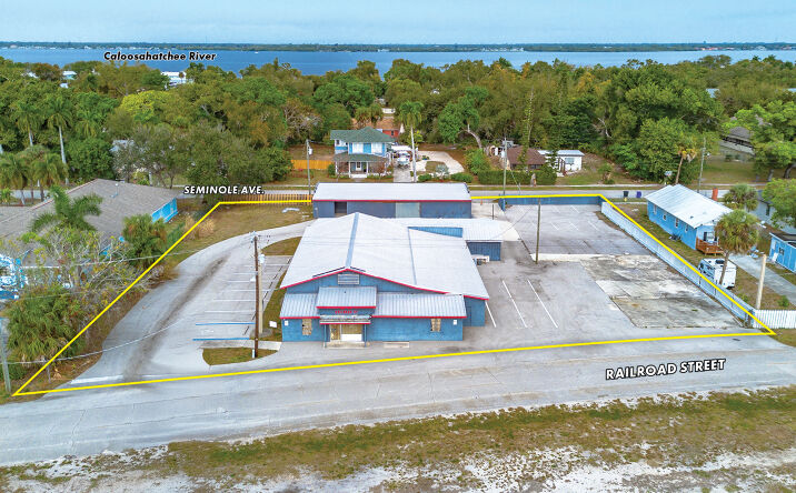 Pictures of Industrial, Office, Retail property located at 3327 Railroad St, Fort Myers, FL 33916 for sales - image #1