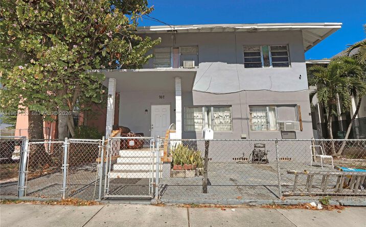 Pictures of Multifamily property located at 767 SW 2nd St, Miami, FL 33130 for sales - image #1