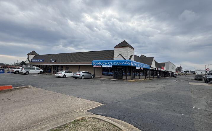 Pictures of Retail property located at 915 W Main St, Jacksonville, AR 72076 for sales - image #1