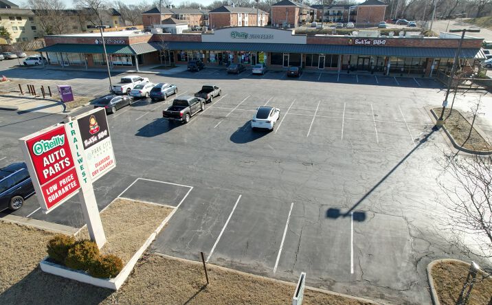 Pictures of Retail property located at 6701 W 75th St, Overland Park, KS 66204 for sales - image #1