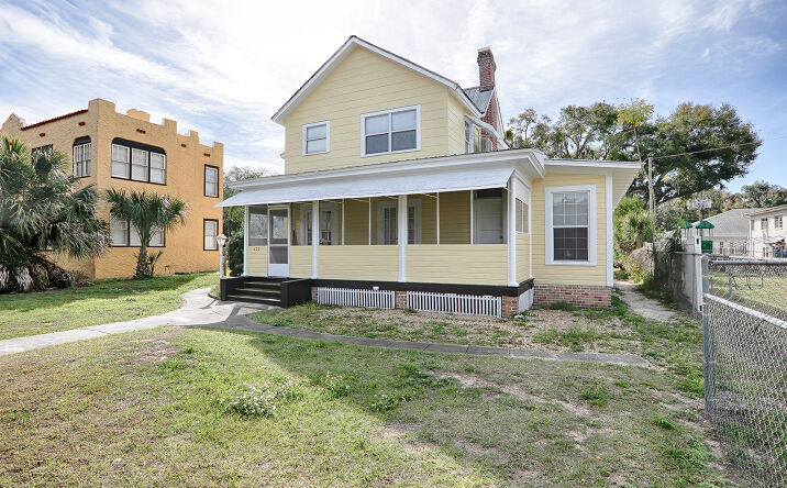 Pictures of Multifamily property located at 422 Citrus Ave, Eustis, FL 32726 for sales - image #1