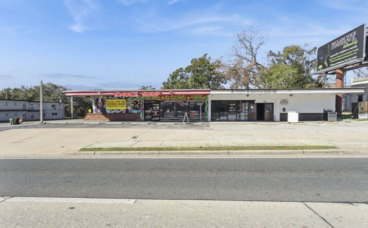 Pictures of Retail property located at 107 S 14th St, Leesburg, FL 34748 for sales - image #1