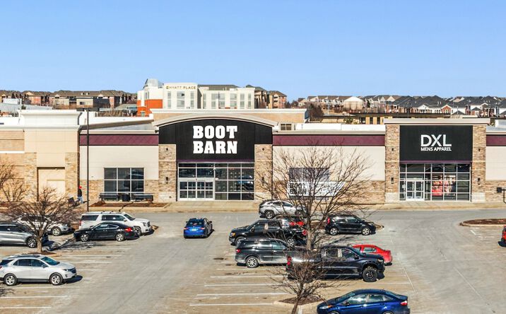 Pictures of Retail property located at 6503 Mills Civic Pkwy, West Des Moines, IA 50266 for sales - image #1