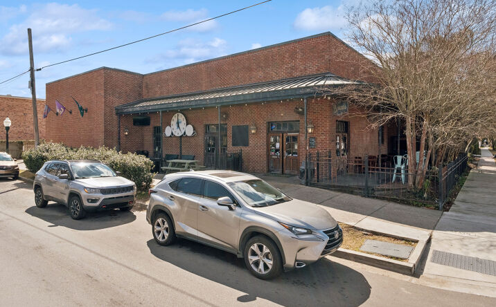 Pictures of Retail property located at 7538 Maple St, New Orleans, LA 70118 for sales - image #1