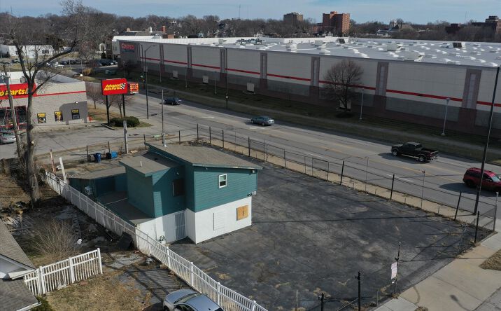 Pictures of Retail property located at 300 E Linwood Blvd, Kansas City, MO 64111 for sales - image #1