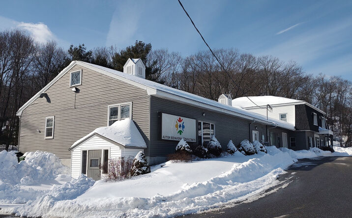 Pictures of Retail, Multifamily, Office, Mixed Use, Land property located at 140 Worcester Providence Turnpike, Sutton, MA 01590 for sales - image #1