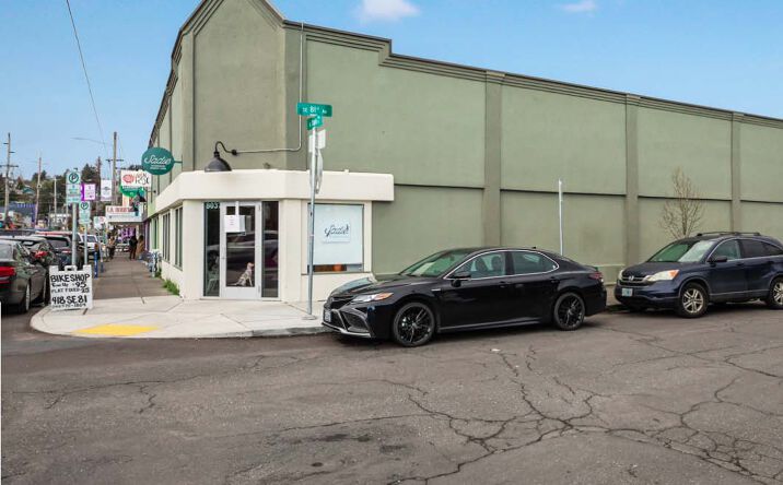 Pictures of Retail property located at 8037 SE stark, Portland, OR 97216 for sales - image #1