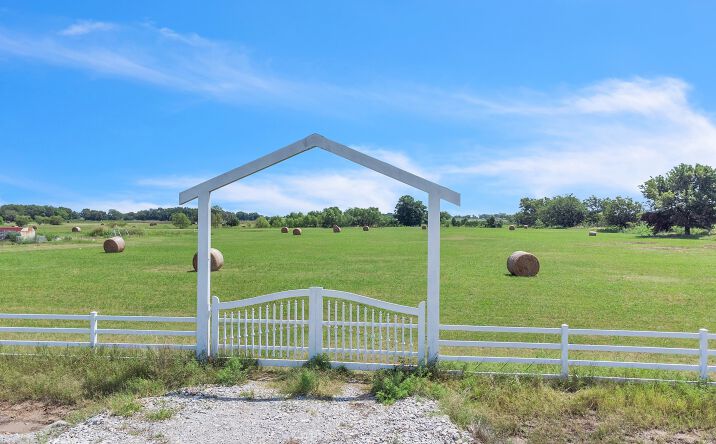 Pictures of Land property located at 3620 Alt 75 Highway, Mounds, OK 74421 for sales - image #1