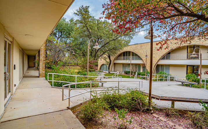 Pictures of Office property located at 2660 & 2670 E Lamar Blvd, Arlington, TX 76013 for sales - image #1