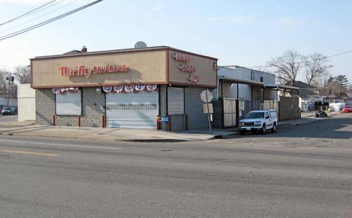 Pictures of Retail property located at 926 Nassau Road, Hempstead, NY 11553 for sales - image #1
