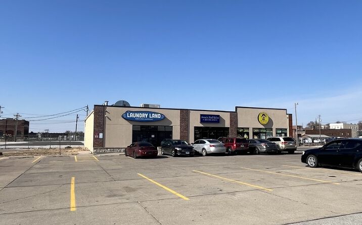 Pictures of Retail property located at 1115 W 2nd Street, Davenport, IA 52802 for sales - image #1