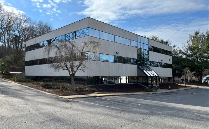 Pictures of Office property located at 30 Turnpike Rd, Southborough, MA 01745 for sales - image #1
