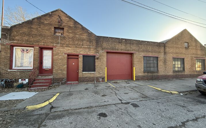 Pictures of Industrial property located at 1539 W 2nd St, Davenport, IA 52802 for sales - image #1