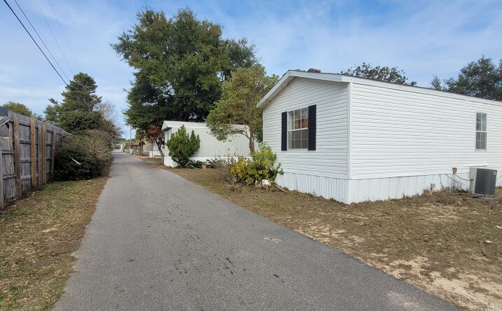 Pictures of Mobile Home Park property located at 6945 Navarre Pkwy, Navarre, FL 32566 for sales - image #1