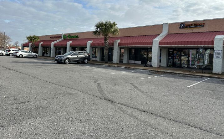 Pictures of Business for Sale, Retail property located at 8084 N Davis Hwy, Pensacola, FL 32514 for sales - image #1