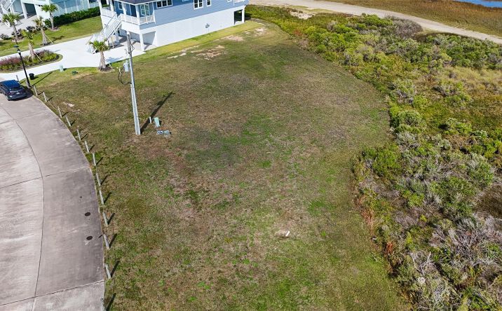 Pictures of Land property located at 25723 Bay Breeze Dr, Galveston, TX 77554 for sales - image #1