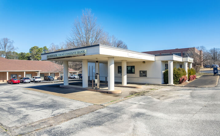 Pictures of Retail, Office, Land, Special Purpose property located at 385 North Pkwy, Jackson, TN 38305 for sales - image #1