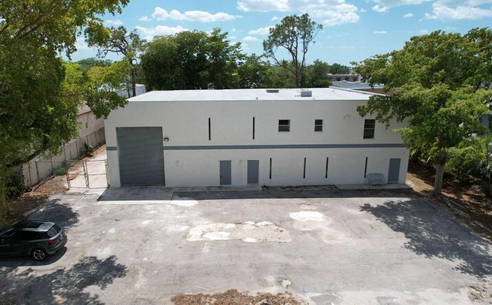 Pictures of Industrial property located at 4406 Arnold Ave, Naples, FL 34104 for sales - image #1