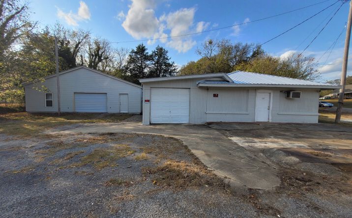 Pictures of Office, Industrial property located at 2889 Scottsboro Hwy, Guntersville, AL 35976 for sales - image #1