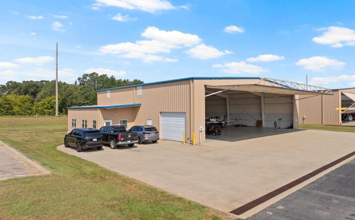 Pictures of Land property located at Hanger 601 Mike Hall Parkway, Mount Pleasant, TX 75455 for sales - image #1