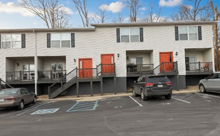Pictures of Multifamily property located at 1136 W 17th St, Bloomington, IN 47404 for sales - image #1